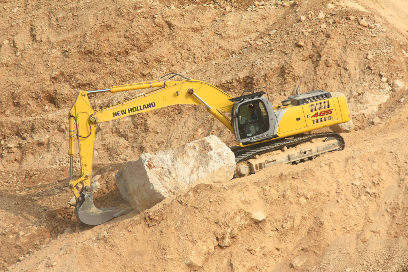 New Holland Kobelco E485