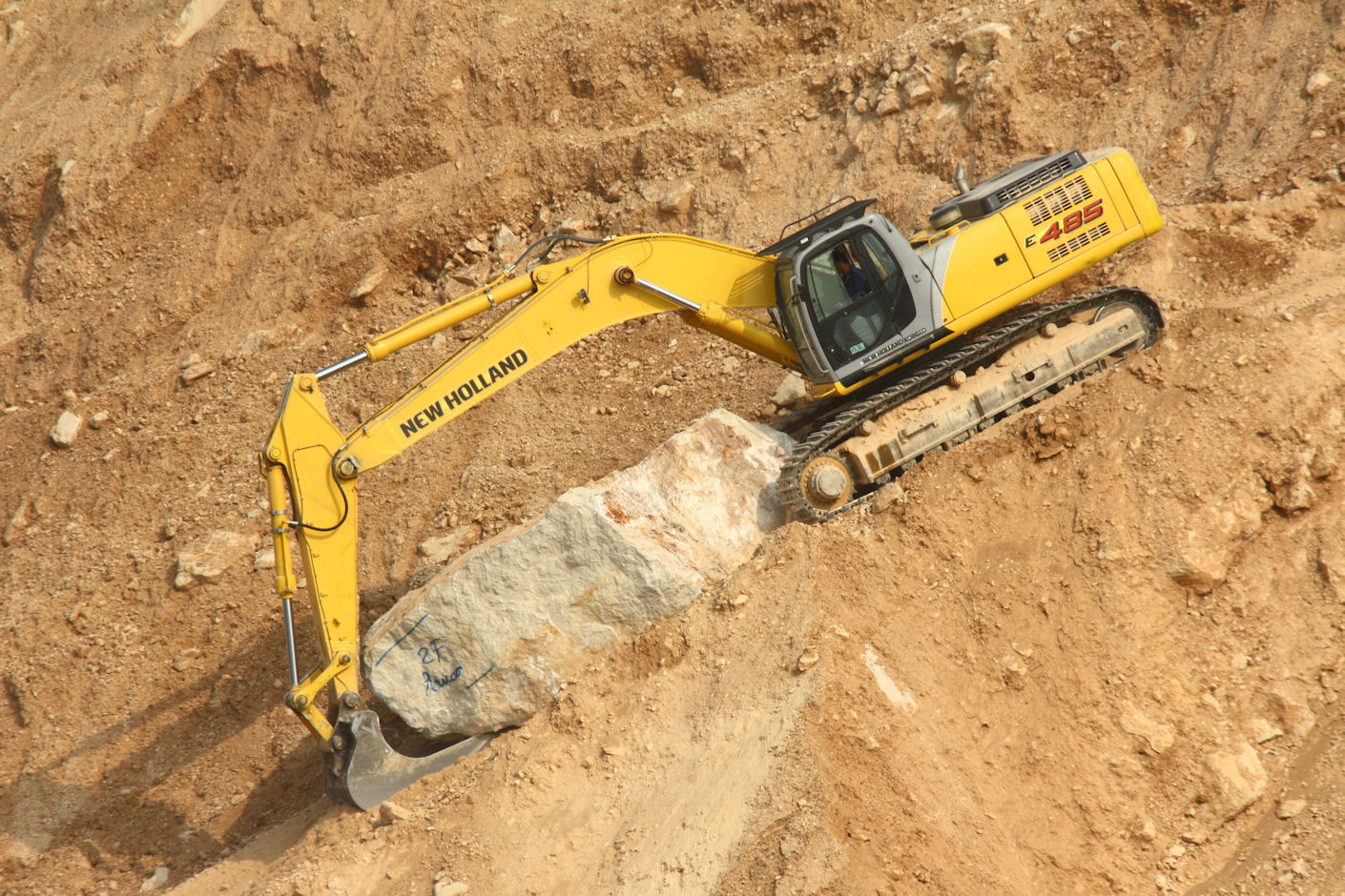 New Holland Kobelco E485