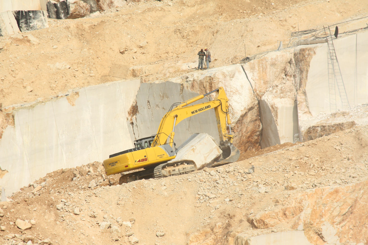 New Holland Kobelco E485