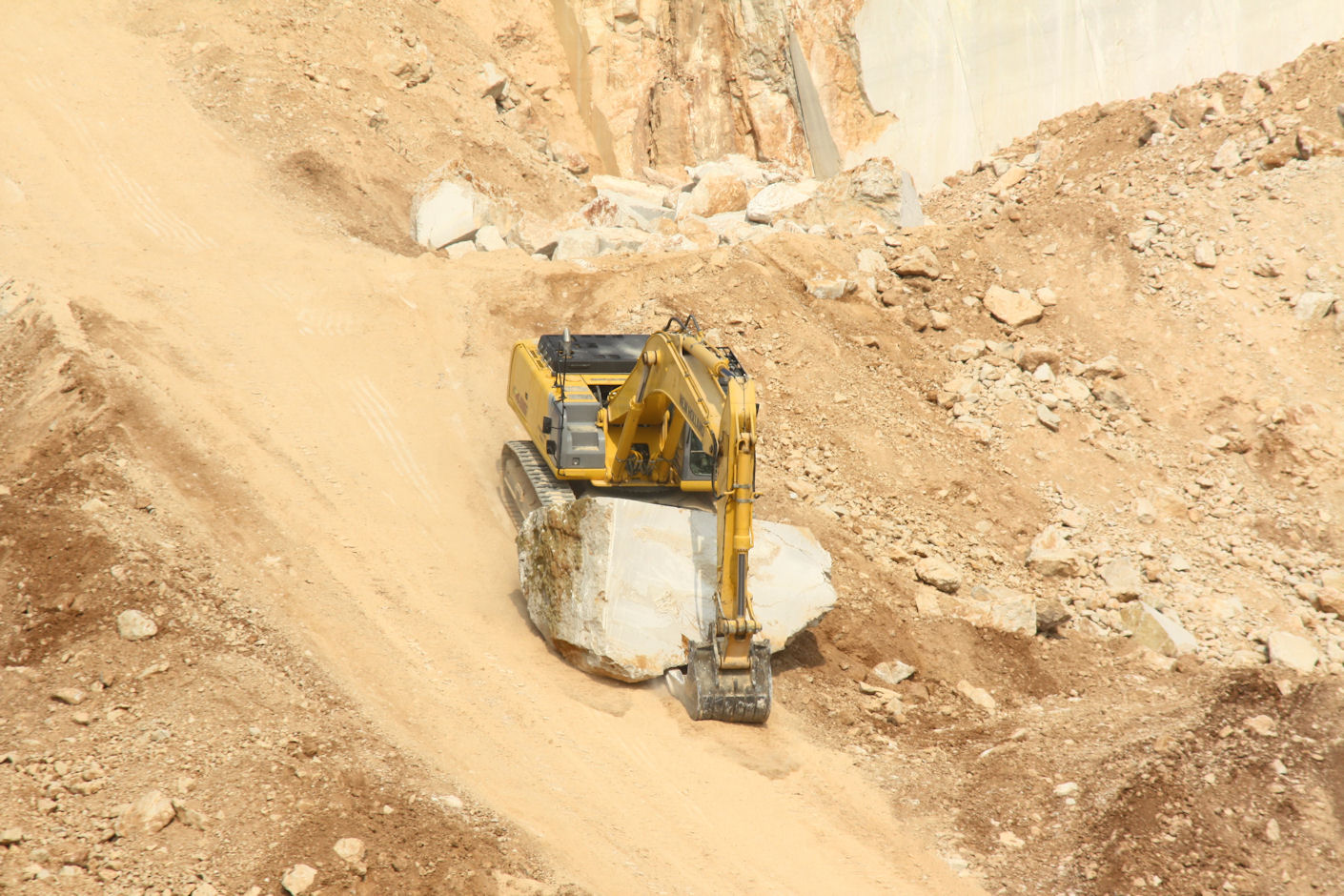 New Holland Kobelco E485