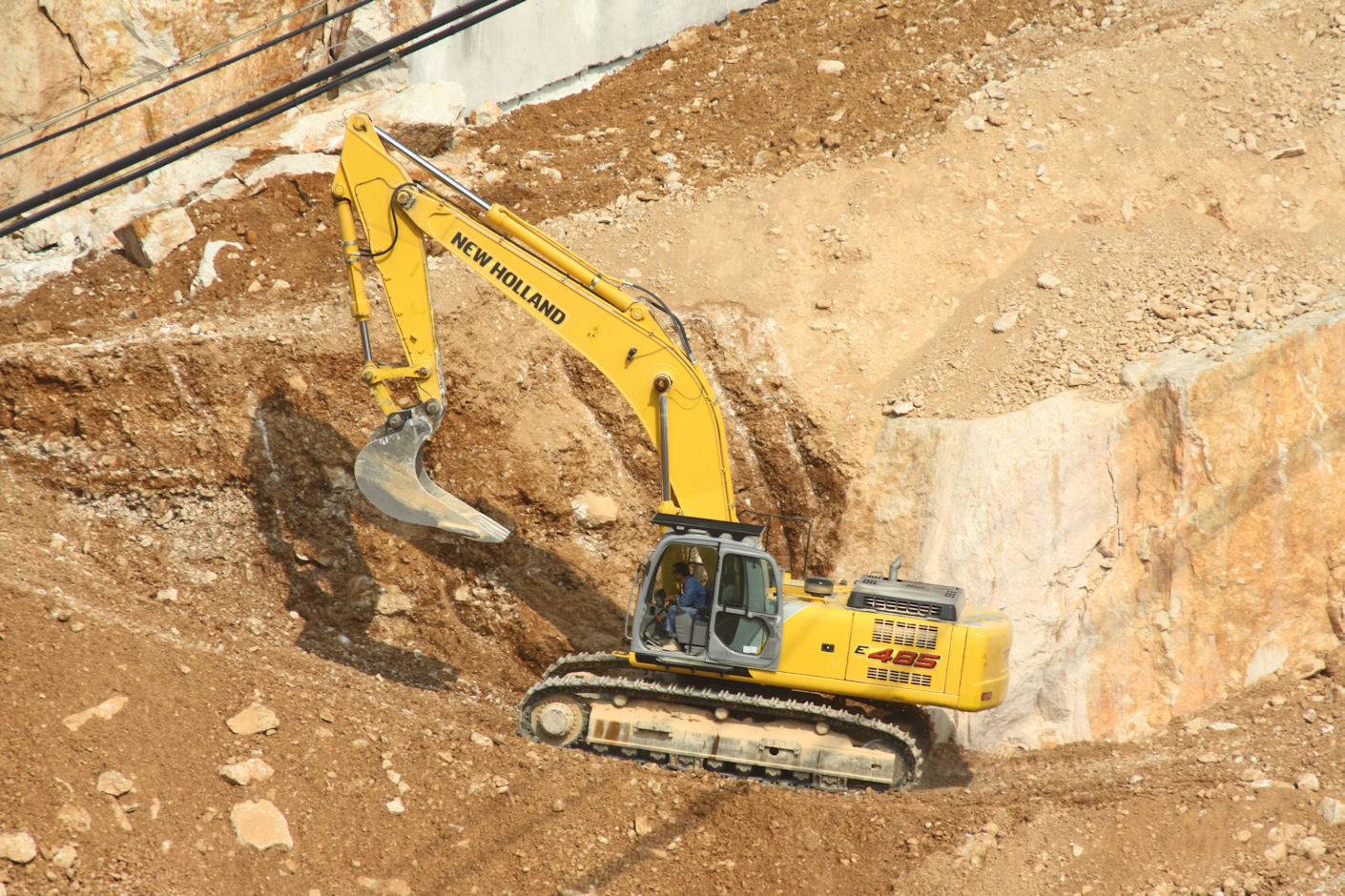 New Holland Kobelco E485