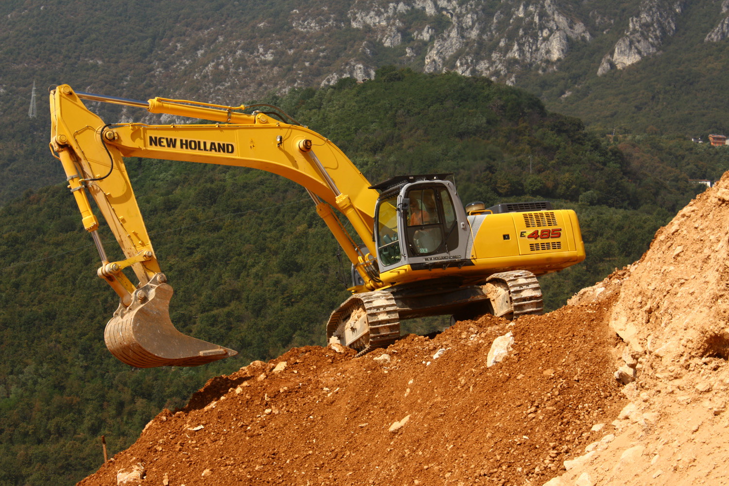 New Holland Kobelco E485