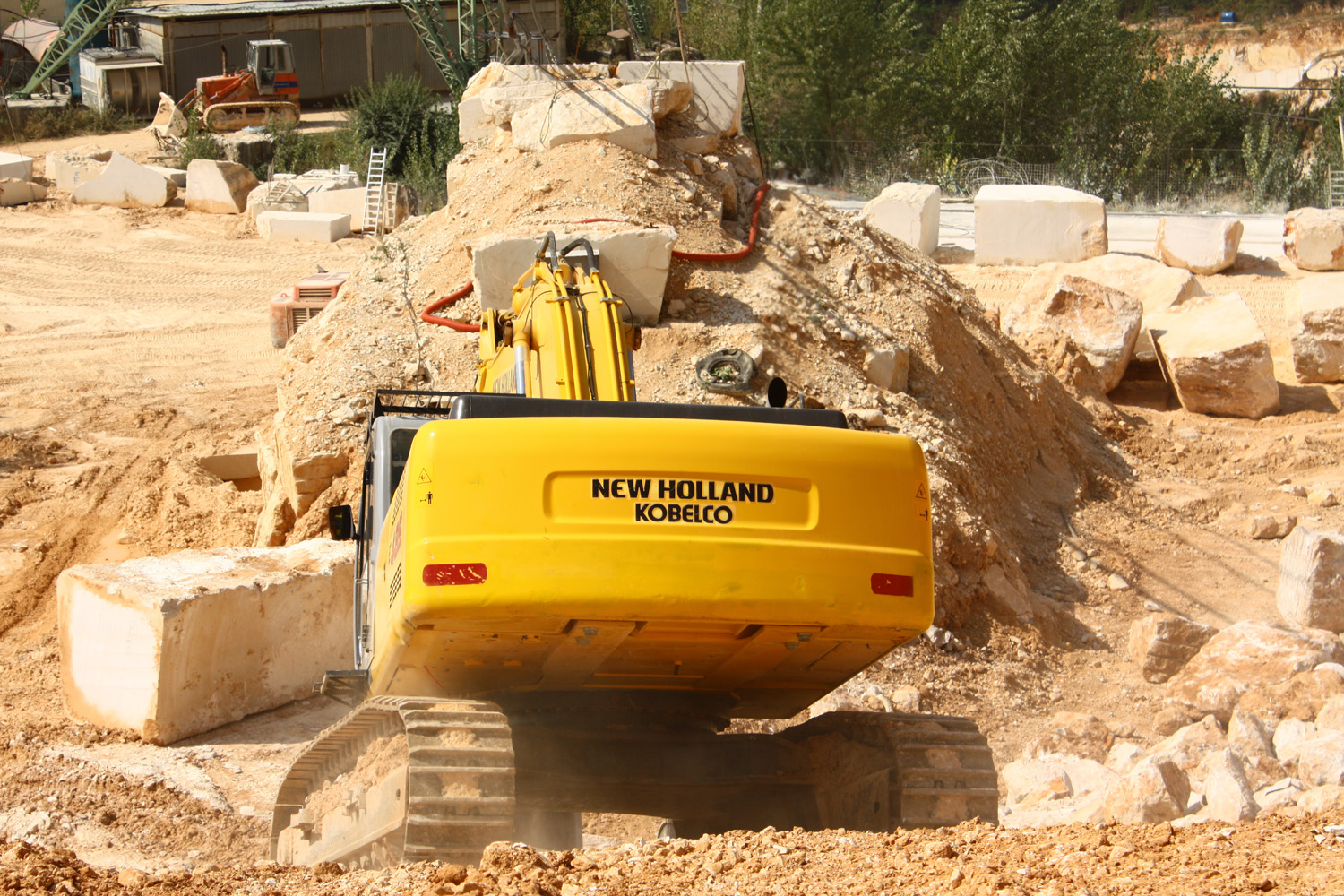 New Holland Kobelco E485