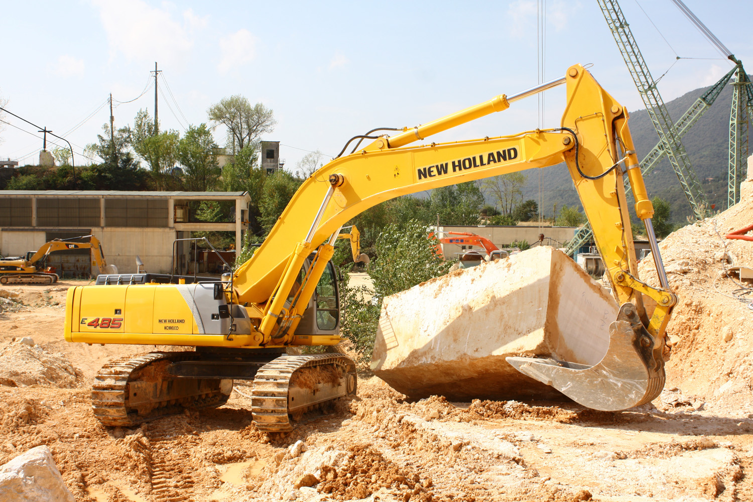 New Holland Kobelco E485