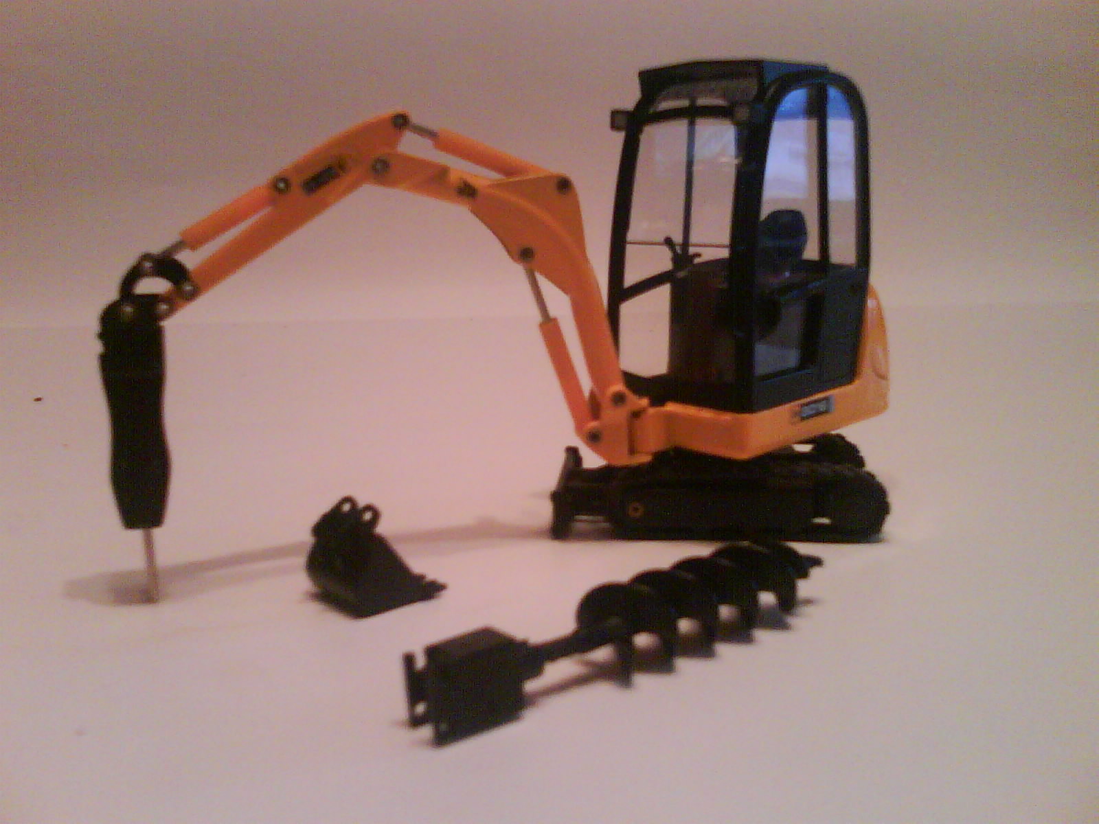 jcb 8016