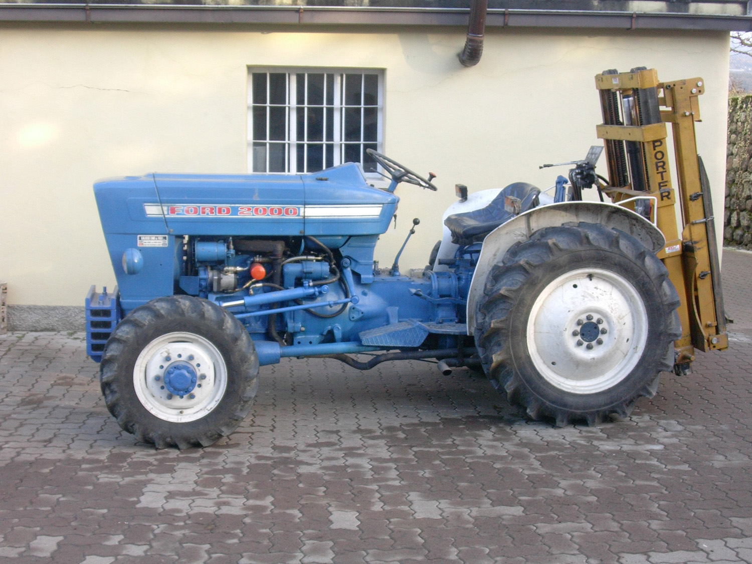 FORD 2000 DT