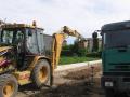 scavo per cordoli pista ciclabile con Caterpillar 428D