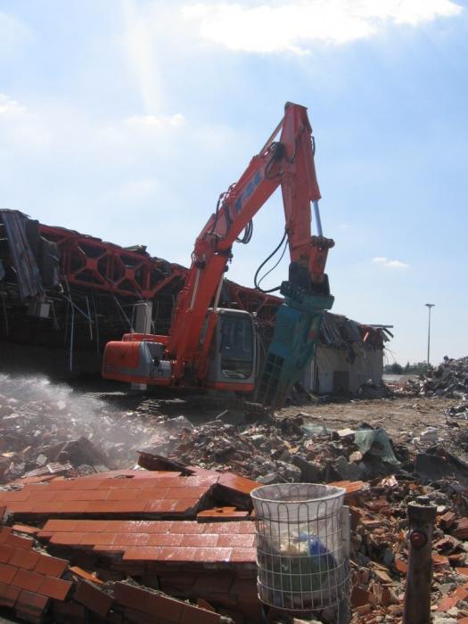 Fiat Kobelco E235 con frantumatore