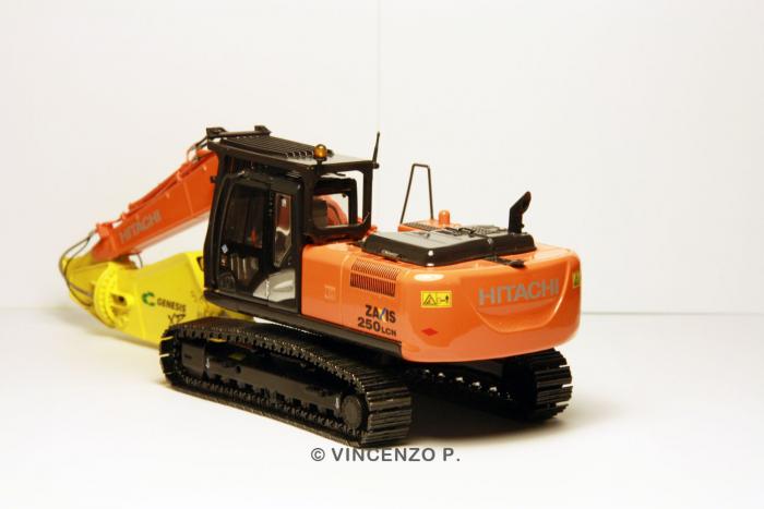 Hitachi ZX250 con cesoia Genesis XP400