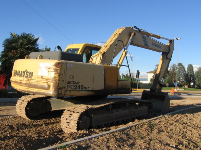 Komatsu PC240NLC