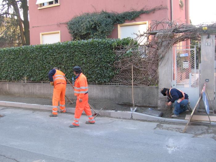 Rifacimento marciapiedi