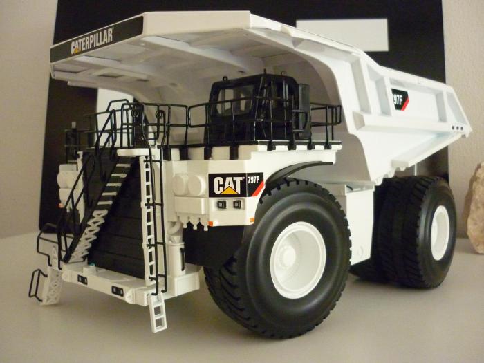 CAT797 F.JPG