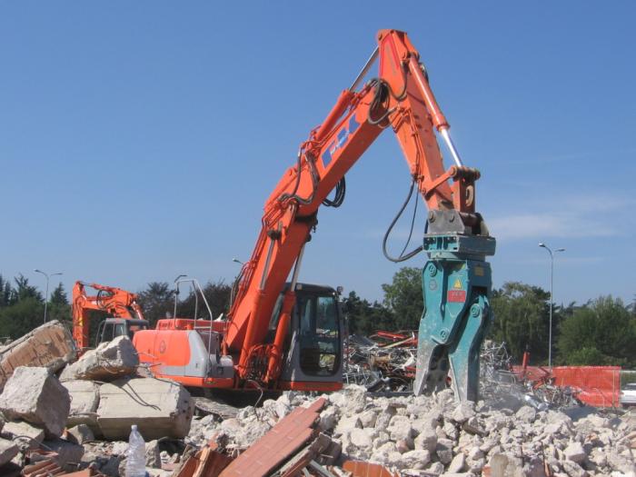 Fiat Kobelco E235 con frantumatore