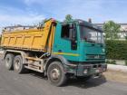 Iveco 380E34 va a scaricare