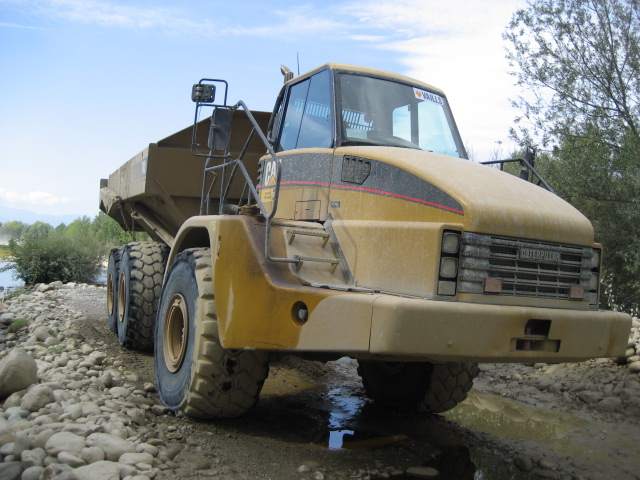 dumper caterpillar