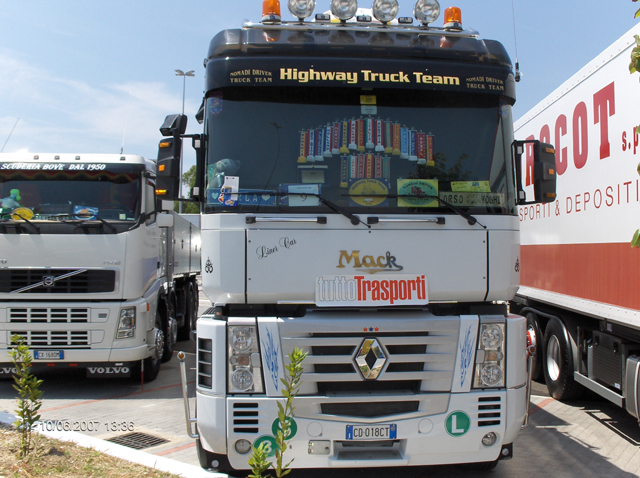 Renault Magnum di Graziano Orso Yoghi frontale