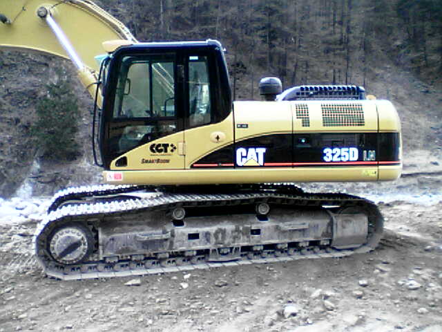 CAT 325D