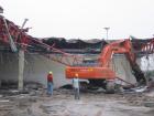 demolizione edificio con Hitachi Zaxis 350LCN