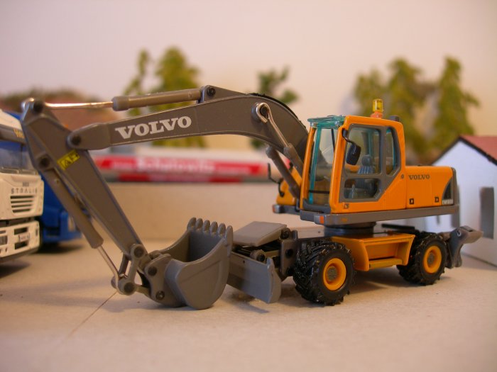 Volvo EW180B Motorart