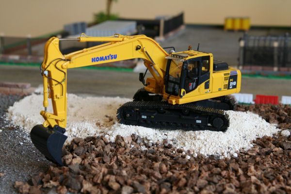 kOMATSU PC210 LC