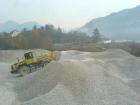 Komatsu 380 al lavoro con spaccato calcareo 30/60