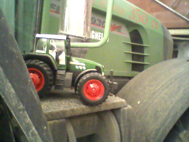 FENDT 930 E MODELLINO DIKIE RADIOCOMANDATO FENDT 926