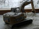 cat 320DL al lavoro sotto la neve