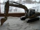 cat 320DL al lavoro sotto la neve