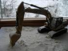 cat 320DL al lavoro sotto la neve