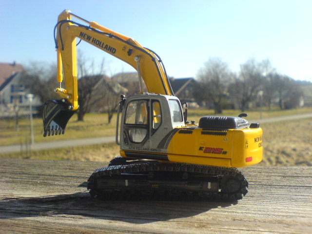 NewHolland E215B