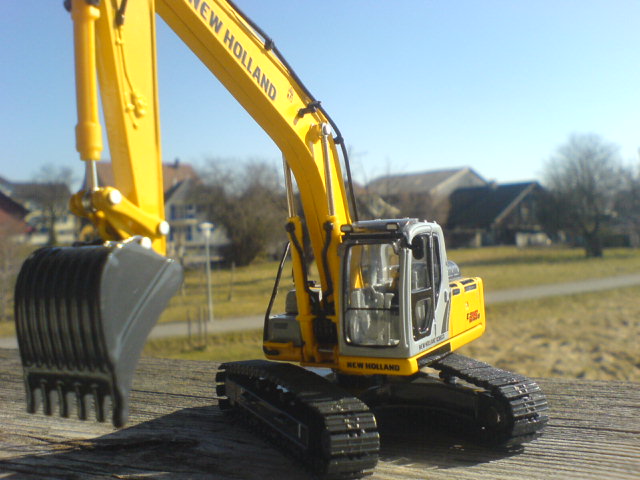 NewHolland E215B