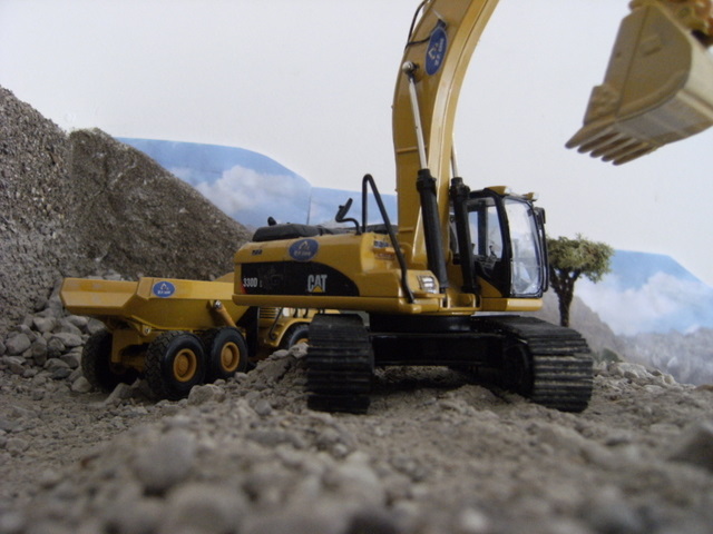 lavori in cava con CAT330dl