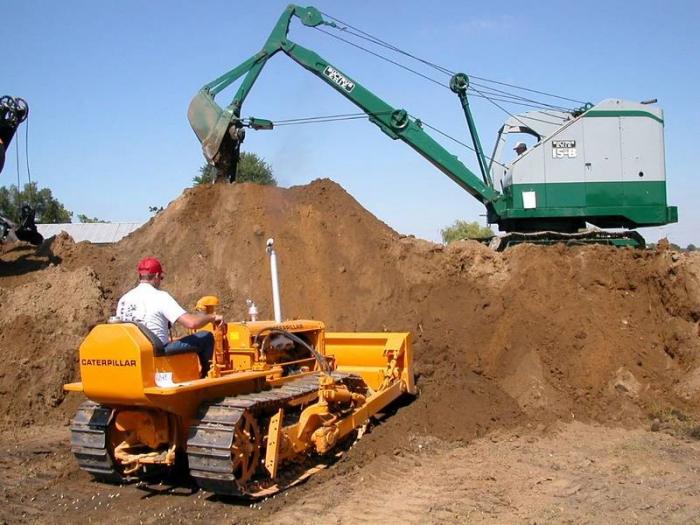 Bucyrus Erie 15B e Caterpillar D2