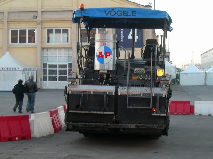 Il contenitore per il prodotto da spruzzare sulle ruote della Officina Vezzani