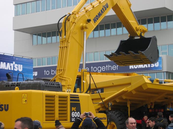 komatsu PC600LC