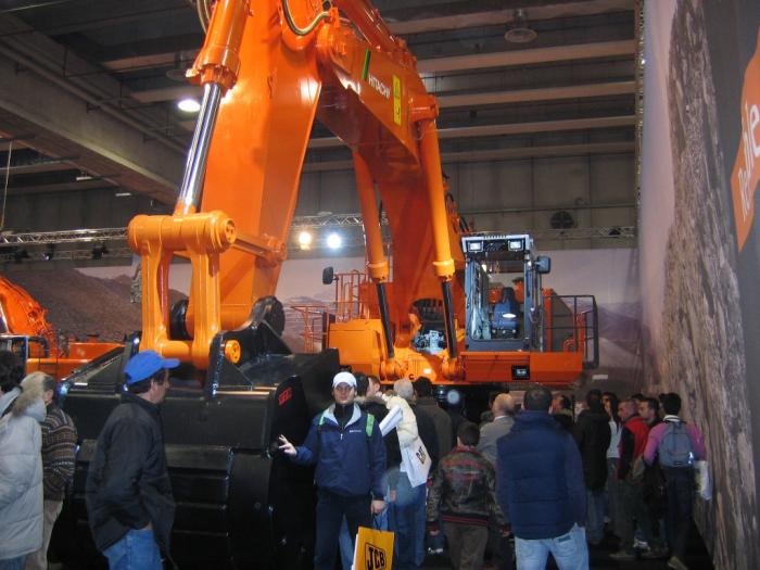 Hitachi EX1200