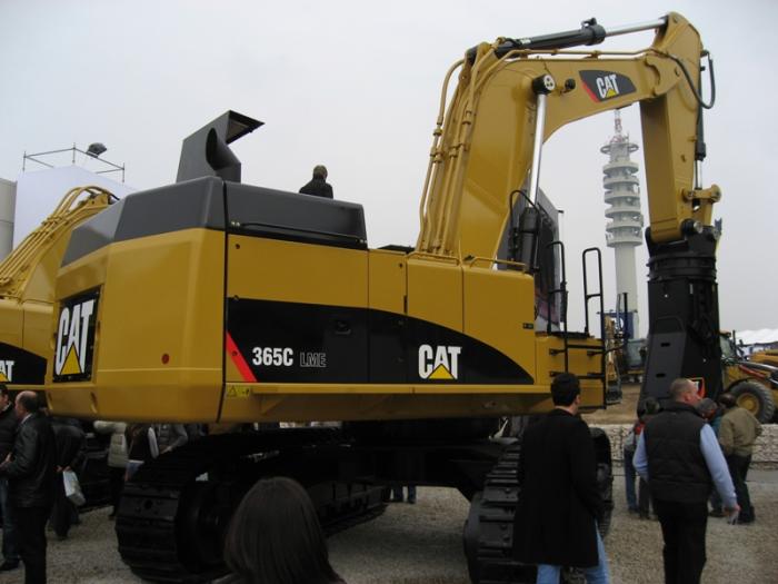 escavatore cat 365