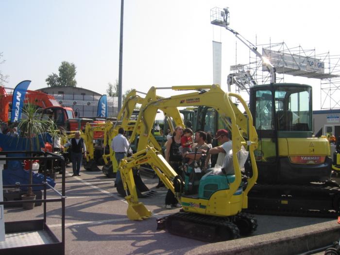 stand CG noleggi:escavatori Ammann-Yanmar