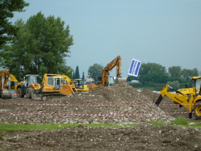 Pamoramica campo prove Liebherr e Komatsu