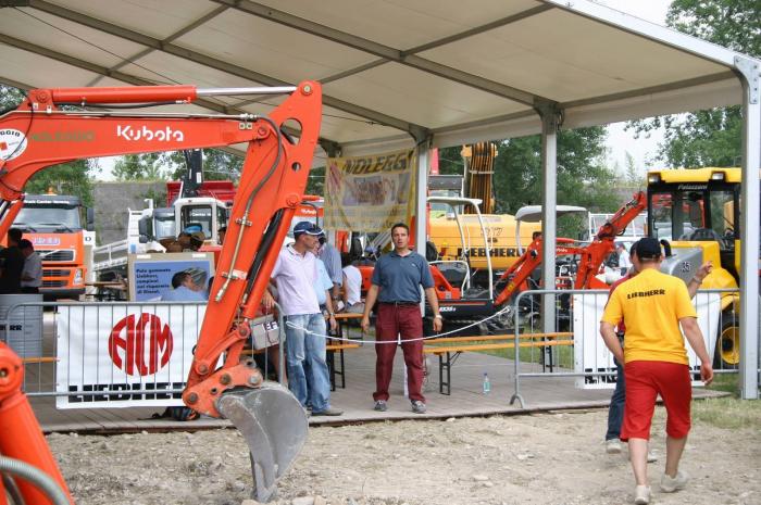 MAX (E485) è impazzito...MIK lo guarda perplesso..!