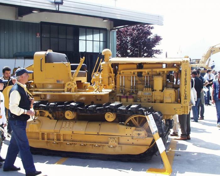 caterpillar d7