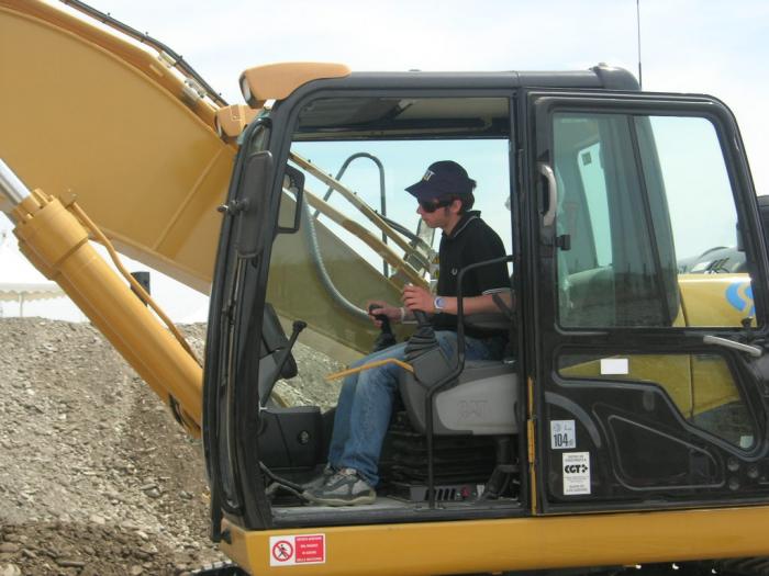 dozer 83 sul cat 325d