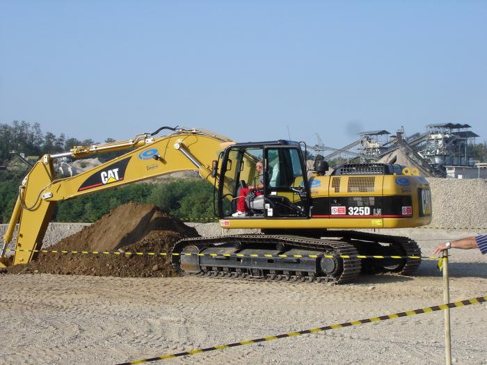 cat 325D