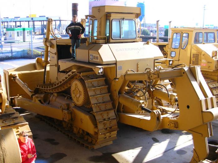 CAT D10