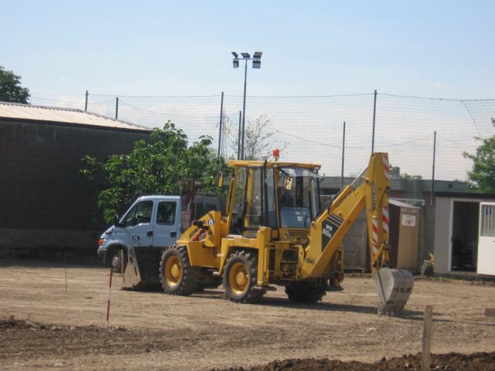 parcheggio Via S.Carlo Muggiò: Komatsu WB98A