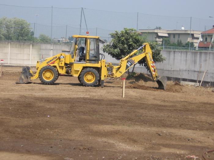 parcheggio Via S.Carlo Muggiò: Komatsu WB98A