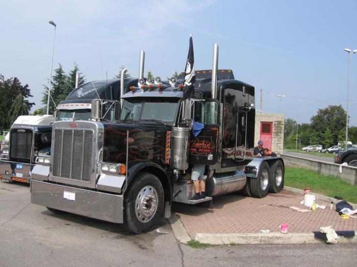 Peterbilt Checchin