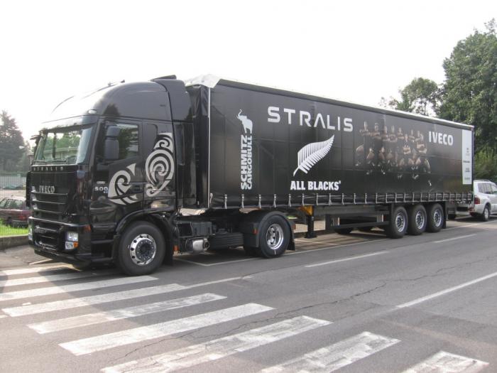 Iveco Stralis Cube All Blacks