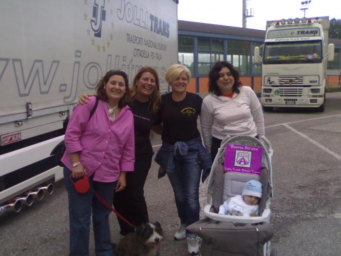 donne legate ai camion!