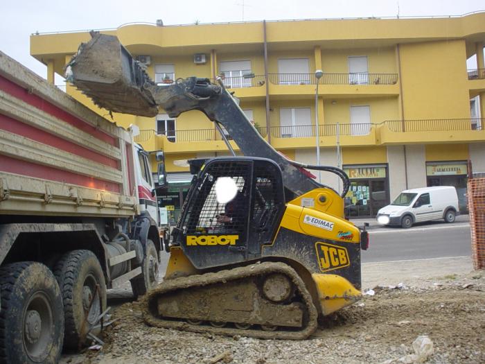 Lavori con Miniescavatore Jcb